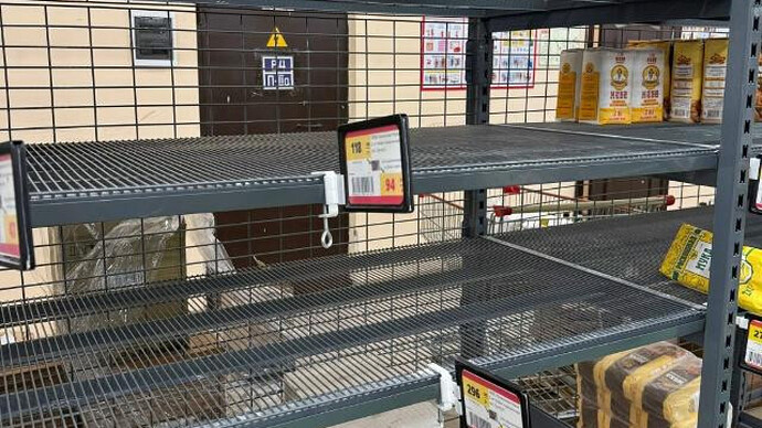 超市货架物资短缺
